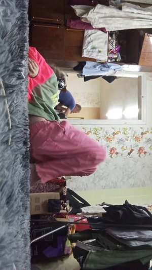 р