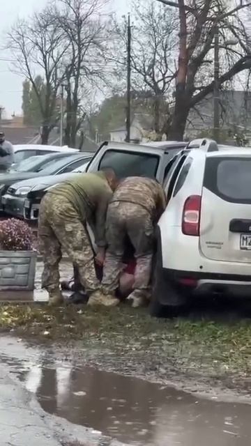 ТЦК жестко пакует на мясо очередного мешканца