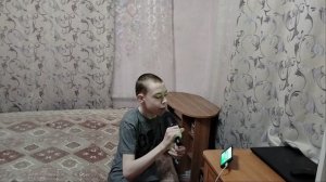 Илья поёт в караоке-Наш сосед