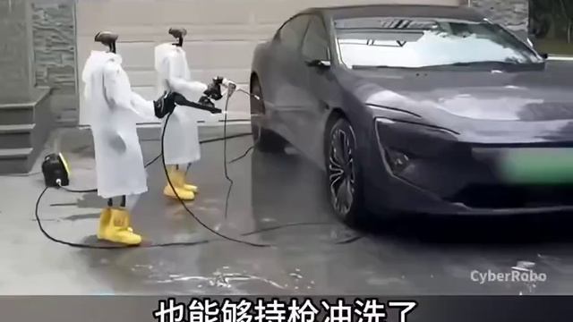 Китаец взял двух роботов Unitree G1 и сделал из них автоматическую мойку машин