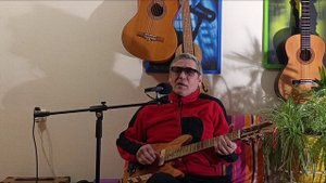 Темная лошадка.муз Канашенко.ст.Купеев С..mp4