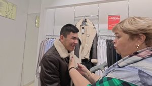 Выбираем Абдугани  одежду  которая ему по душе и обновки для Сафара.
