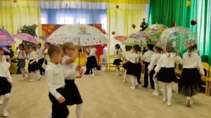 Танец с зонтиками "Кап-кап" на празднике "Посвящение в отряд Экотят" в детском саду 2025 год.