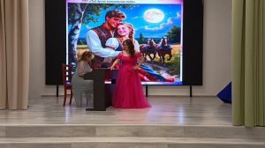 Под дугой колокольчик поёт