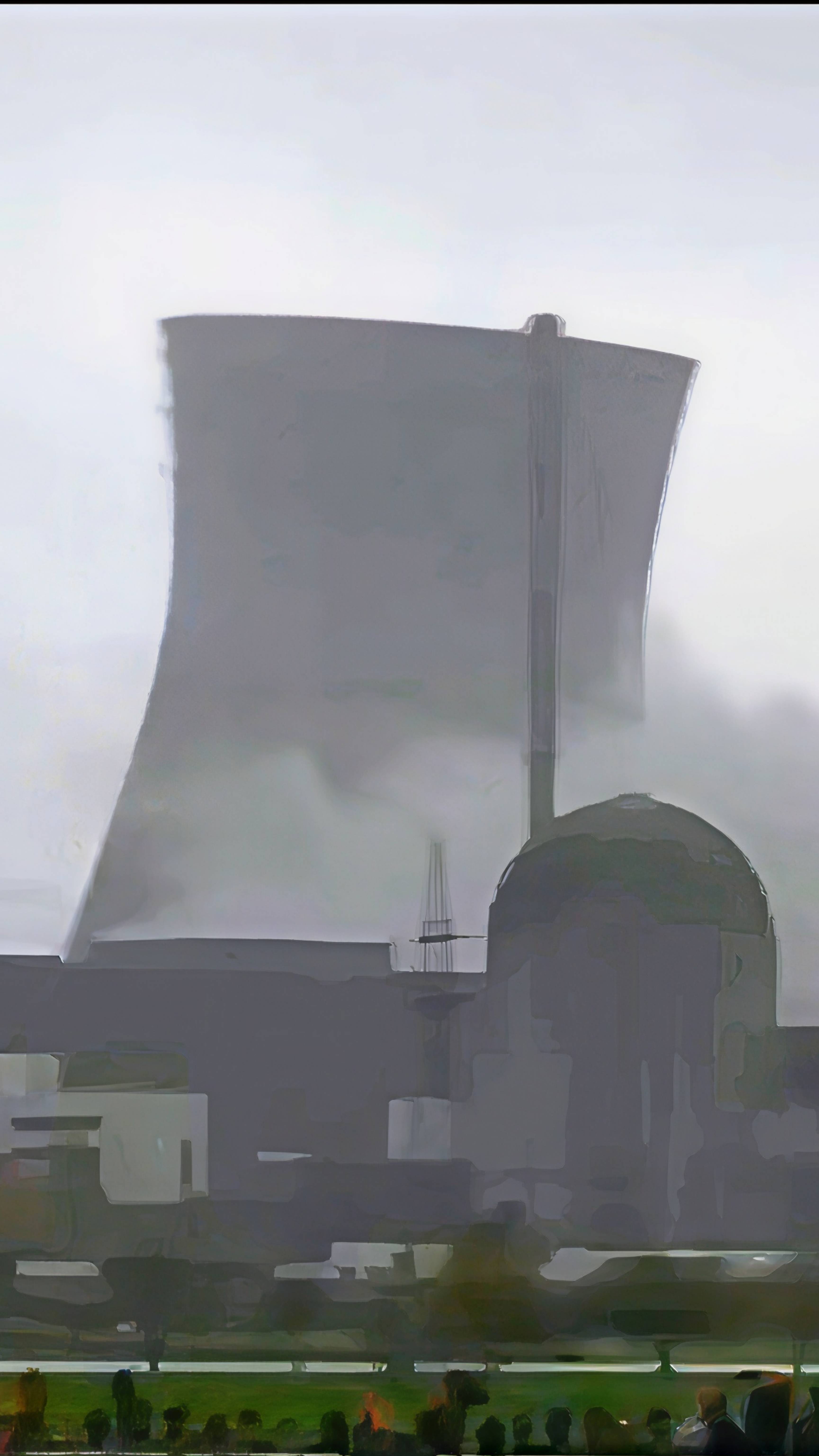 В Германии были взорваны две градирни АЭС - "зрелищное разрушение символа века атома"🏭