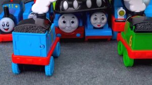 ТОМАС И ЕГО ДРУЗЬЯ ИГРАЕМ КРУТЫЕ ПАРОВОЗИКИ РАЗВИВАЮЩИЕ МУЛЬТИКИ ДЛЯ МАЛЬЧИКОВ