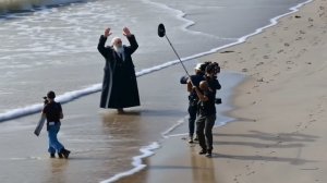 Появились первые кадры из нового «Гарри Поттера 2026». Фанаты уже обсуждают, длину бороды Дамблдора
