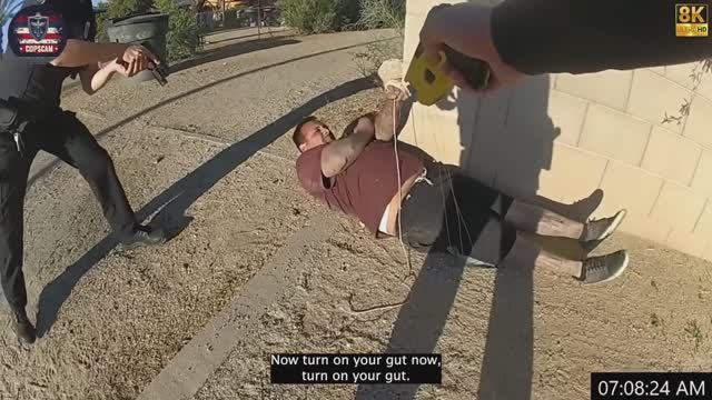 Самые безумные моменты: полицейские сталкиваются с самыми опасными преступниками #17 смотреть онлайн