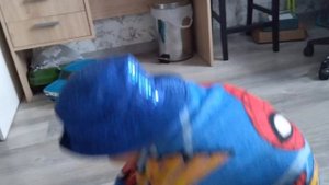 Он так танцует уже неделю