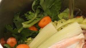 Как приготовить базовый куриный бульон