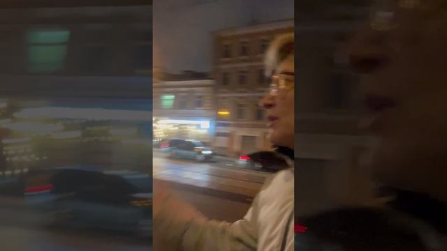 Добраться до пункта назначения пешком без навигатора.