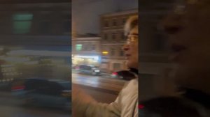 Добраться до пункта назначения пешком без навигатора.