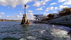 Памятник затопленным кораблям