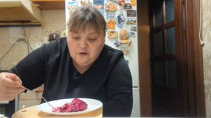 мукбанг  сегодня  праздник  у меня  ем селёдку под шубой  мне не жирно вас незнаю