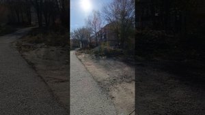 Миасс. Октябрь радует погодой. Наконец-то убрали мусор с улицы Уральская.