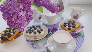 Простые бутерброды с голубикой на завтрак