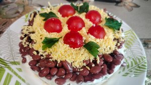 Салат "Красная поляна", вкусный и сытный.