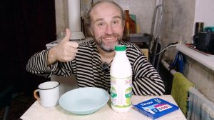 ужин с Рыжулей. творог и кефир - это очень вкусно. мукбанг. обжор. еда на камеру. диета. шизофрения.
