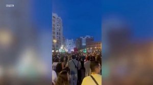 Десятки тысяч человек требуют отставки президента в Валенсии