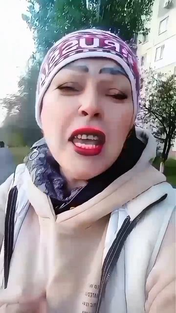 Вся правда о разбитых надеждах и неожиданно будете роз 💔🌸  
#СлучайнаяПрохожая#ЦветыИЖесты #tiktok