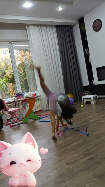 Настя осваивает танец с ленточкой💖 смотреть онлайн