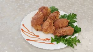 Куриные крылышки в кляре на сковороде с хрустящей корочкой.