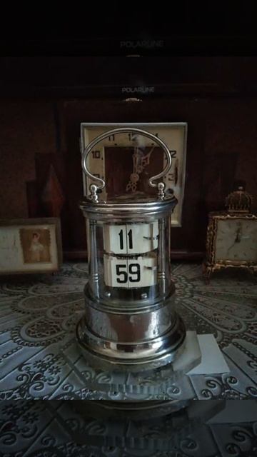 Перекидные часы HAU