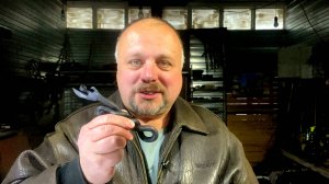 Если бы рыцари ели консервы из жестяных банок, у них была бы такая кованая открывашка