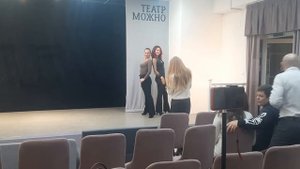 Фотосессия красивых девушек на открытии Театра Можно 25.10.2025