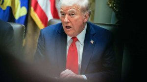 Дал жару: Трамп устроил танцы в Малайзии с местными жителями