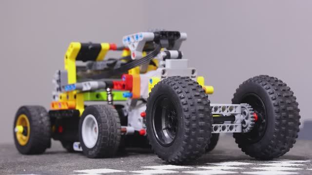 Машинки LEGO преодолевают экстремальные препятствия смотреть онлайн