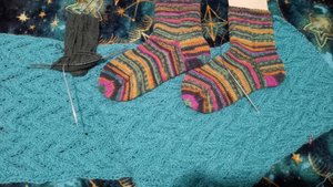 Рукоделие во время работы.