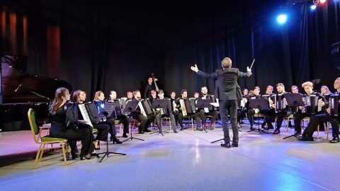 Иванова Анна и оркестр баянов и аккордионов СПБГК им.Н.А.Римского-Корсакова, дирижёр Иван Миняков