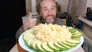 обед с хорошим, добрым и послушным котом Рыжулей. мукбанг. обжор. еда на камеру. диета. шизофрения.