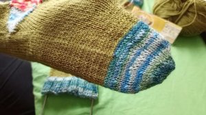 СП"Носочки с Таней".Конкурс октября "Гроздья рябины стучат нам в окно".Носки с пяткой шляпа.Уч.N34.