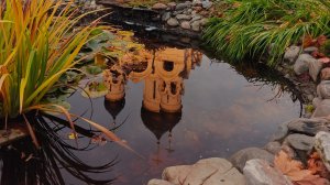 Прогулка по осеннему саду.
"Зеркала"Автор и исполнитель Сергей Марамзин