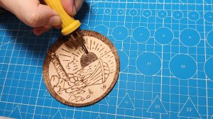 Ручное выжигание по дереву. Лодка и маяк.