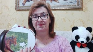 Уточнила размер жилета, немного вышивала.