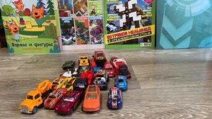 Маленькие машинки. Маленькие игрушки.