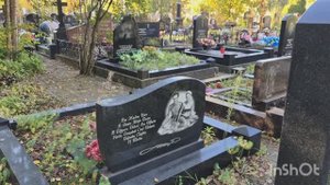 Осень в городе, а я на кладбище. Санкт-Петербург.