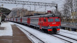 Электропоезд ЭР2Р-7054 на пл. Электрозаводская