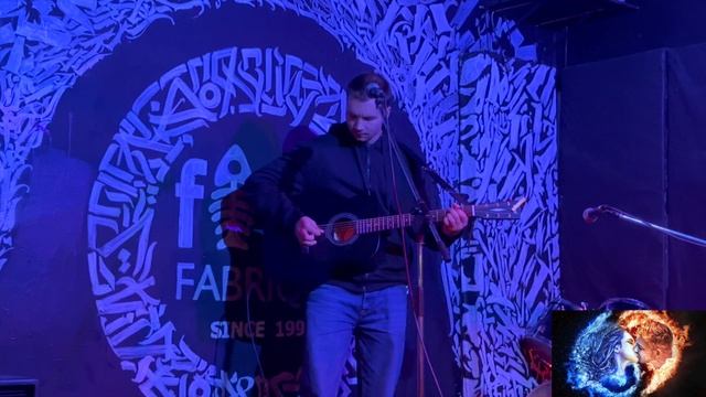 Поэт и исполнит Артур ikigai поёт свои песни в баре Fisf Fabriqur Санкт-Петербург.