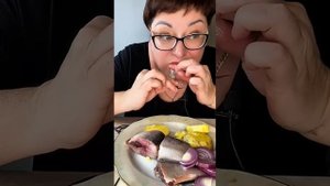 Селедку я готова есть каждый день/Как правильно ее съесть/Мукбанг