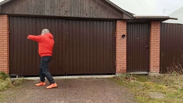 Упражнения с палкой Тайцзи Бань в деревне (5)