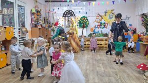 Осенний праздник в группе раннего возраста "Сказка"