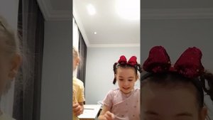 я и Кристина ТВ играем у крис