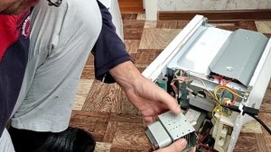 Искрит микроволновка.Ремонт .