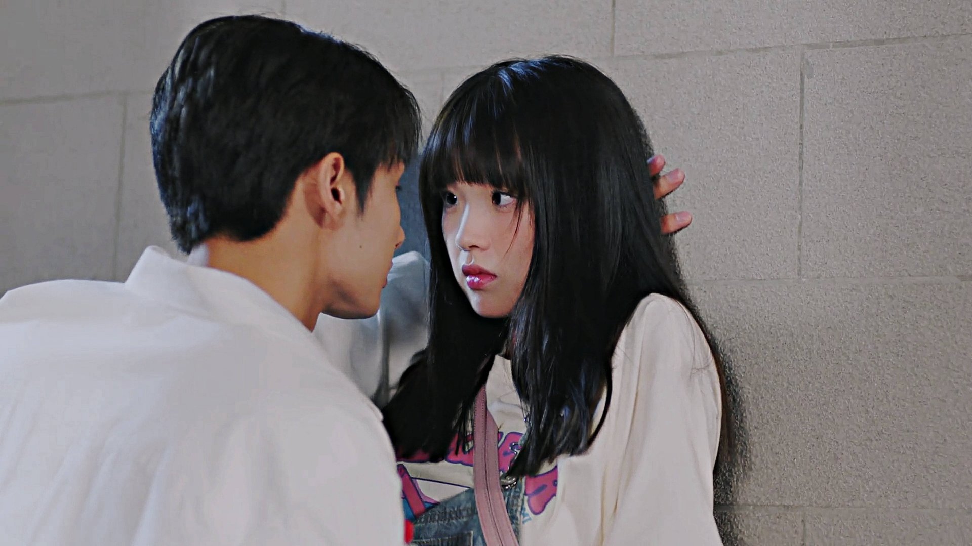 Влюблён в подругу детства смотреть онлайн