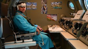 Космонавт Роскосмоса Александр Гребёнкин «поднялся» на высоту 5 и 10 километров