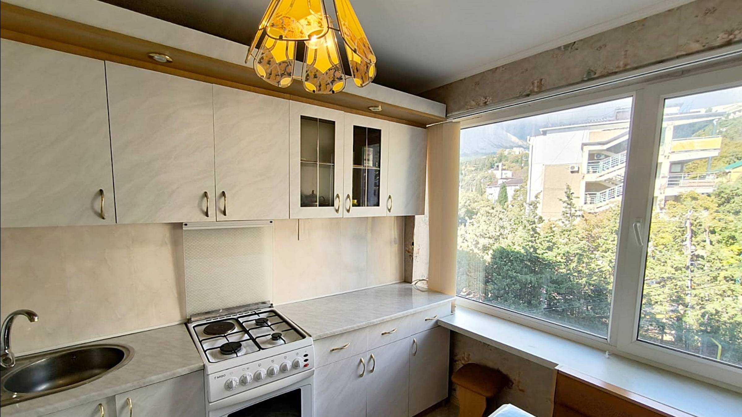 Обзор 2- комнатной квартиры на продажу в пгт. Гаспра, ул. Маратовская смотреть онлайн